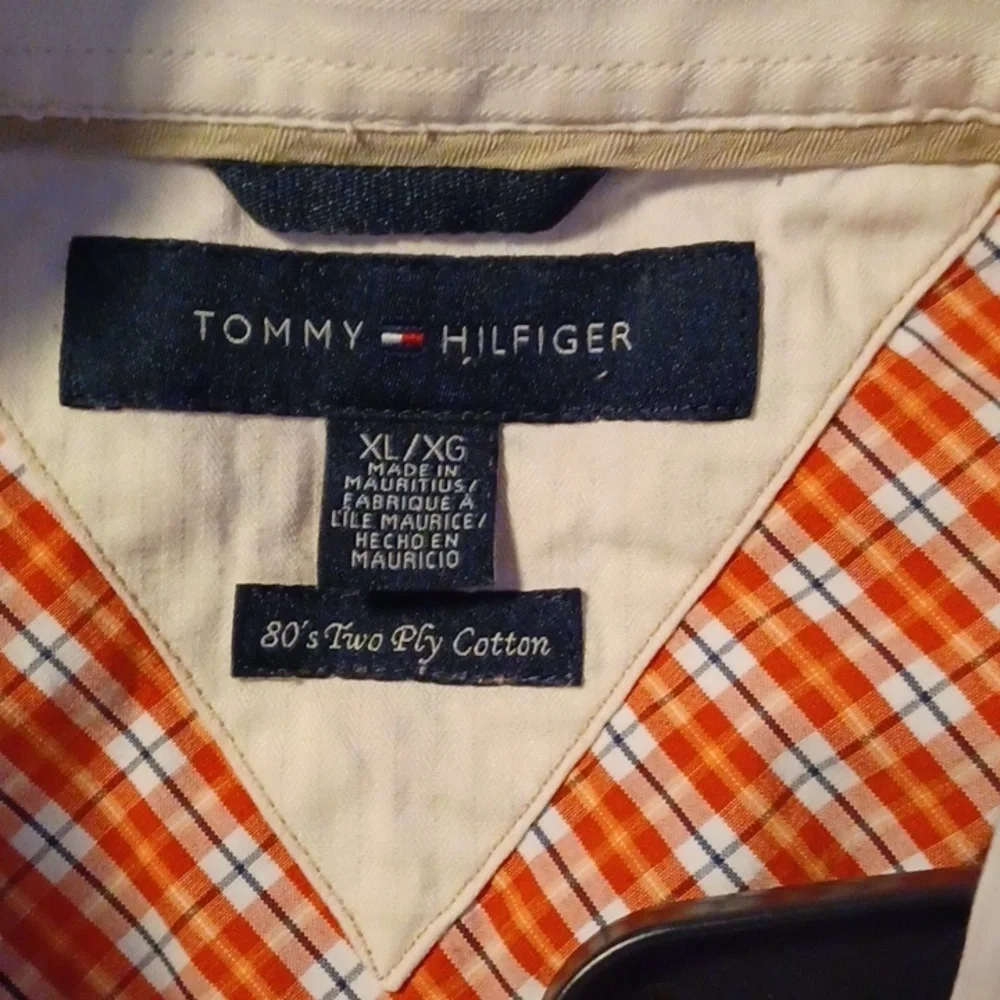 TOMMY HILFIGER MENS SHORTS SHEEVE BUTTON UP SHIRT. SIZE XL.